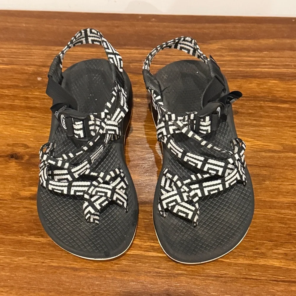 Chaco Sandals Size 6 Black White Pattern Adjustable Outdoor Hiking - Picture 9 of 11